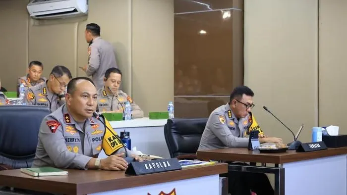 Kapolda Riau Ganti Papan Bunga dengan Bibit Pohon untuk Budaya Ramah Lingkungan
