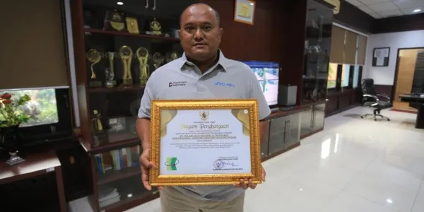 Pelindo Sub Regional Jawa Terima Penghargaan Zero Accident dari Gubernur Jatim