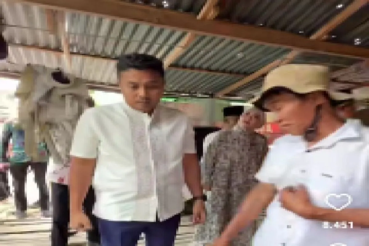 Wagub Vasko Berikan Bantuan Bedah Rumah untuk Petani di Nagari VII Koto Talago
