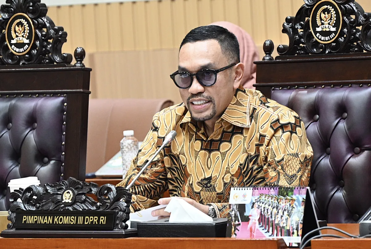 Ahmad Sahroni Kembali Pimpin Komisi III DPR Setelah Sanksi MKD