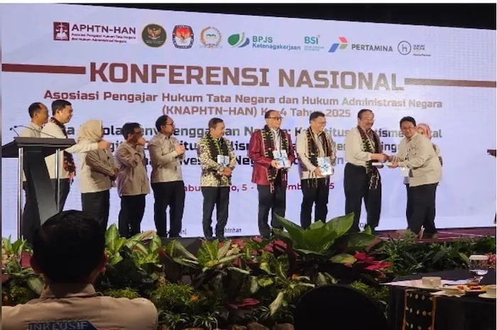Peluncuran Buku 'Hukum PTUN' Kolaborasi Akademisi dan Hakim di Labuhan Bajo