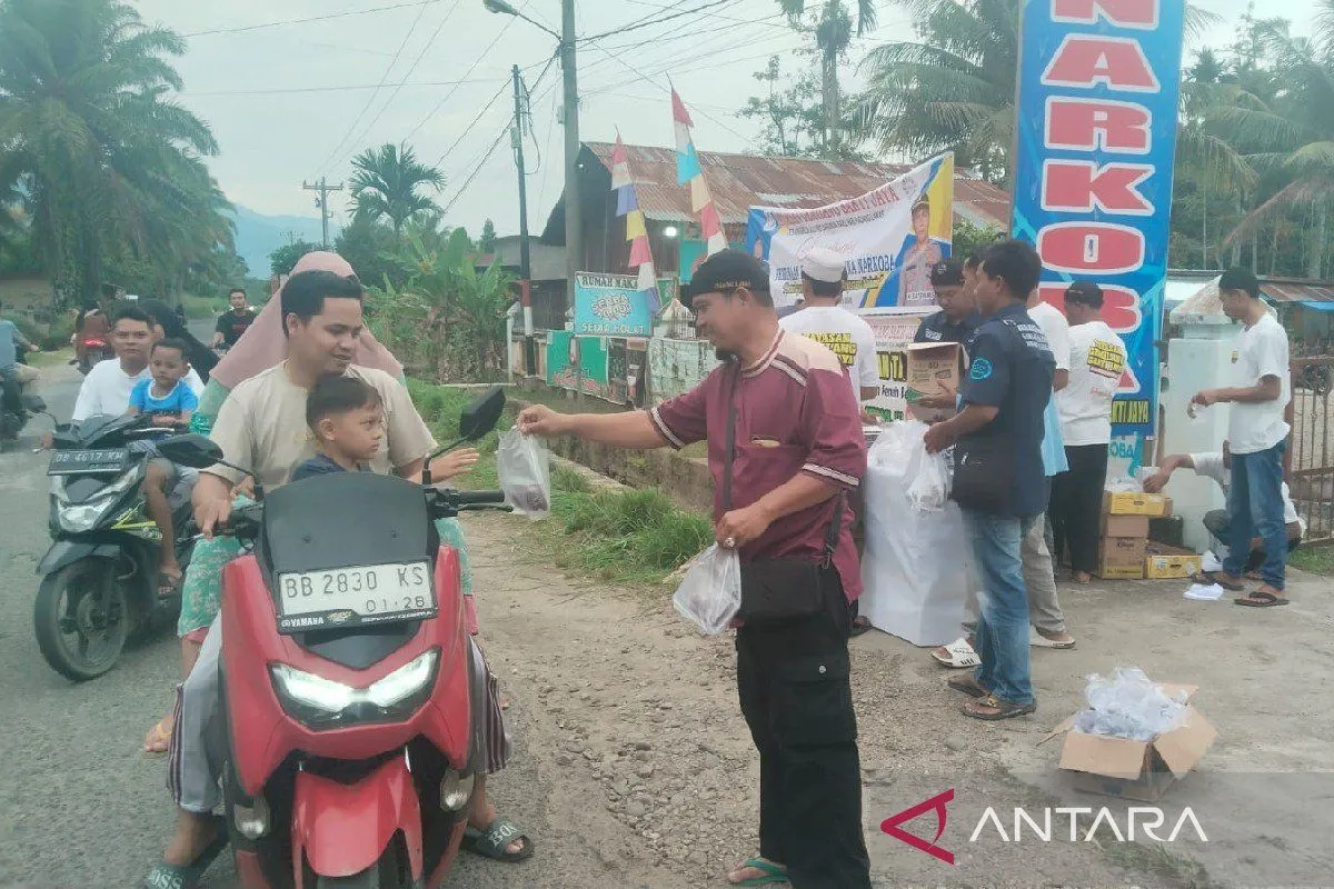 Yayasan Gemilang Sakti Jaya Bagikan Takjil untuk Masyarakat di Awal Ramadhan