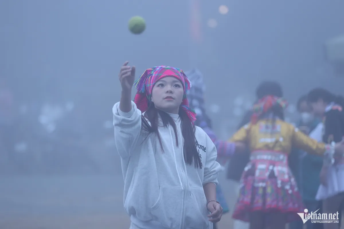 Festival Musim Semi Hmong: Merayakan Budaya di Tengah Kabut