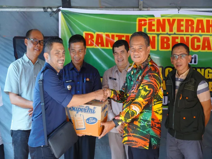 GAPKI Riau Bersama Perusahaan Sawit Berikan Dukungan Logistik untuk Siaga Bencana di Kampar