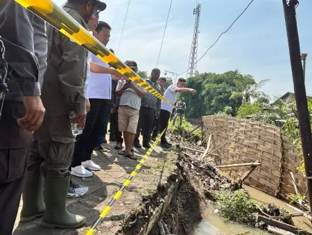 Bupati Sidoarjo Tindak Lanjuti Longsor di Bantaran Sungai Temu dengan Penanganan Cepat