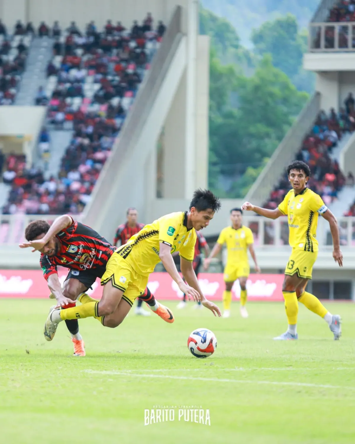 Kekalahan 4-1 Barito Putera: Analisis Kelemahan di Lini Tengah dan Pertahanan