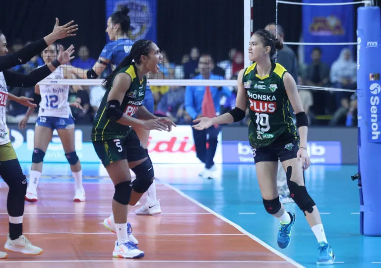 Shella Bernadetha Dikenakan Pakaian Adat Jawa saat Dilamar Libero Timnas Indonesia