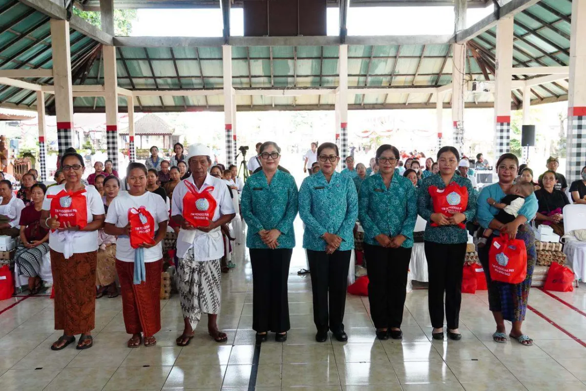 Bantuan Sosial TP PKK Bali untuk Balita, Ibu Hamil, dan Disabilitas di Tabanan