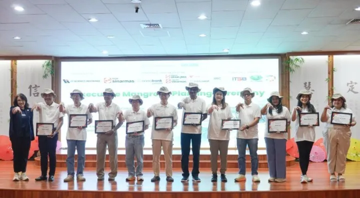 VIVA Apotek Tanam Mangrove untuk Dukung Komitmen ESG dan Pelestarian Ekosistem