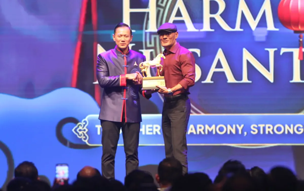 Deddy Corbuzier Terima Penghargaan di Perayaan Imlek Nasional 2026
