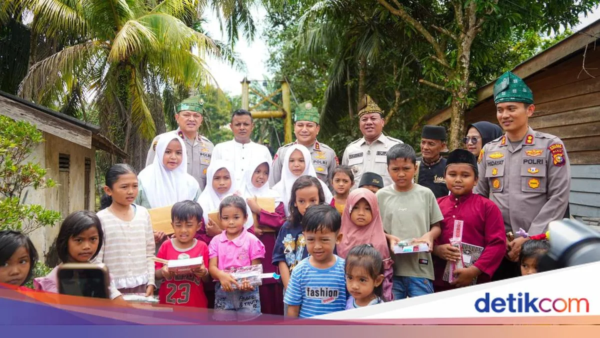 Kapolda Riau Tinjau Jembatan Gantung untuk Keamanan Siswa