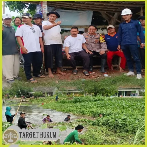 Forum Warga Tirtajaya dan Muspika Gelar Gotong Royong Pembersihan Irigasi