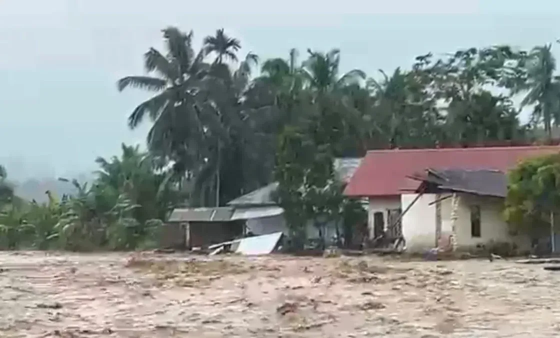 Banjir Melanda 15 Kecamatan di Langkat, Warga Mengungsi ke Posko Darurat