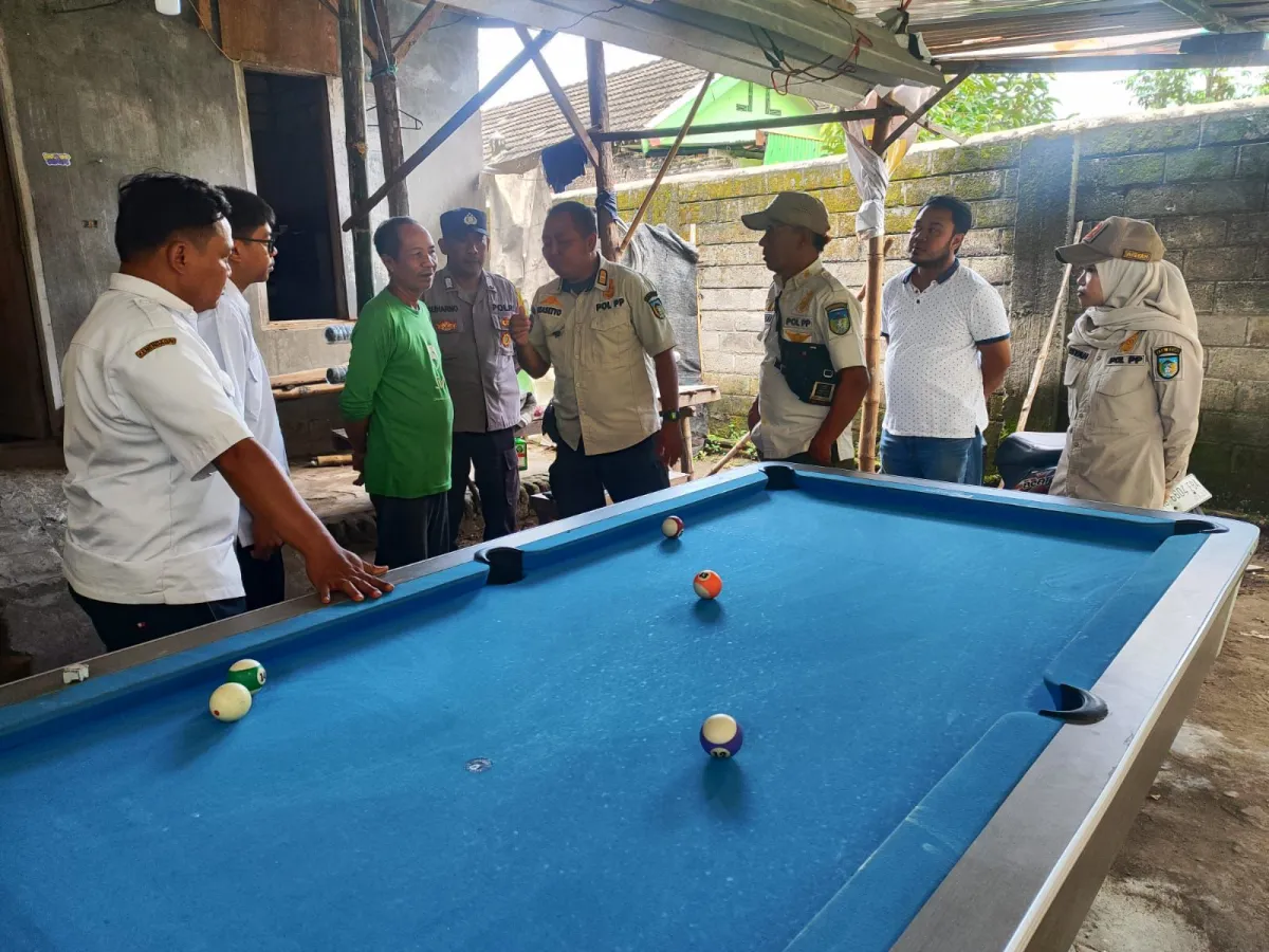 Satpol PP Tindaklanjuti Aduan Tempat Biliar di Kediri