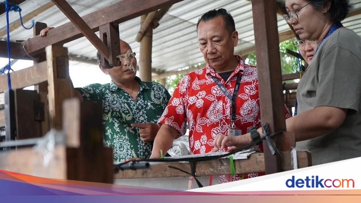 UK Petra Inovasi Tenun Jombang Menjadi Produk Interior Modern