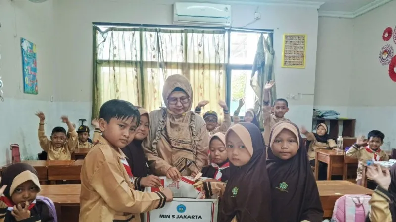 MIN 5 Jakarta Utara Galang Donasi untuk Korban Bencana di Sumatera