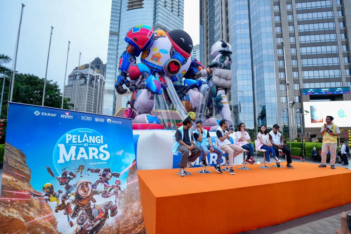 Peluncuran Balon Raksasa Film Pelangi di Mars di SCBD Jakarta