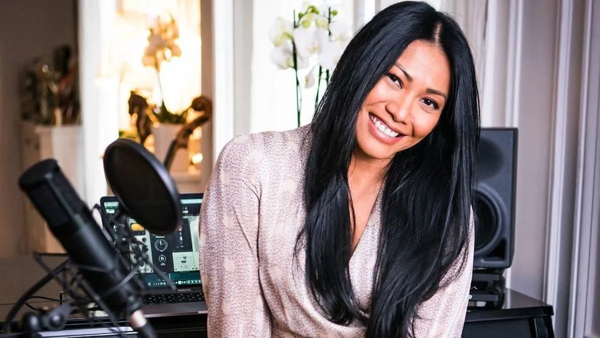 Anggun C Sasmi Ungkap Wajah Putrinya Setelah Bertahun Menjaga Privasi