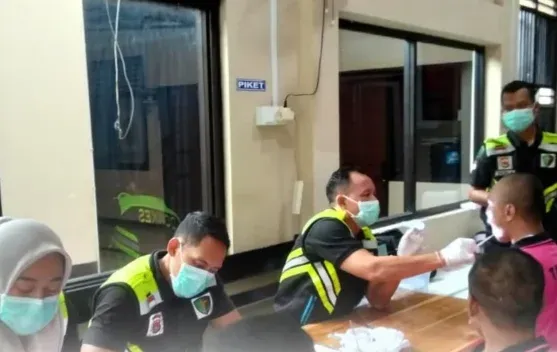 Pemeriksaan Kesehatan Rutin Tahanan di Polres Lombok Timur
