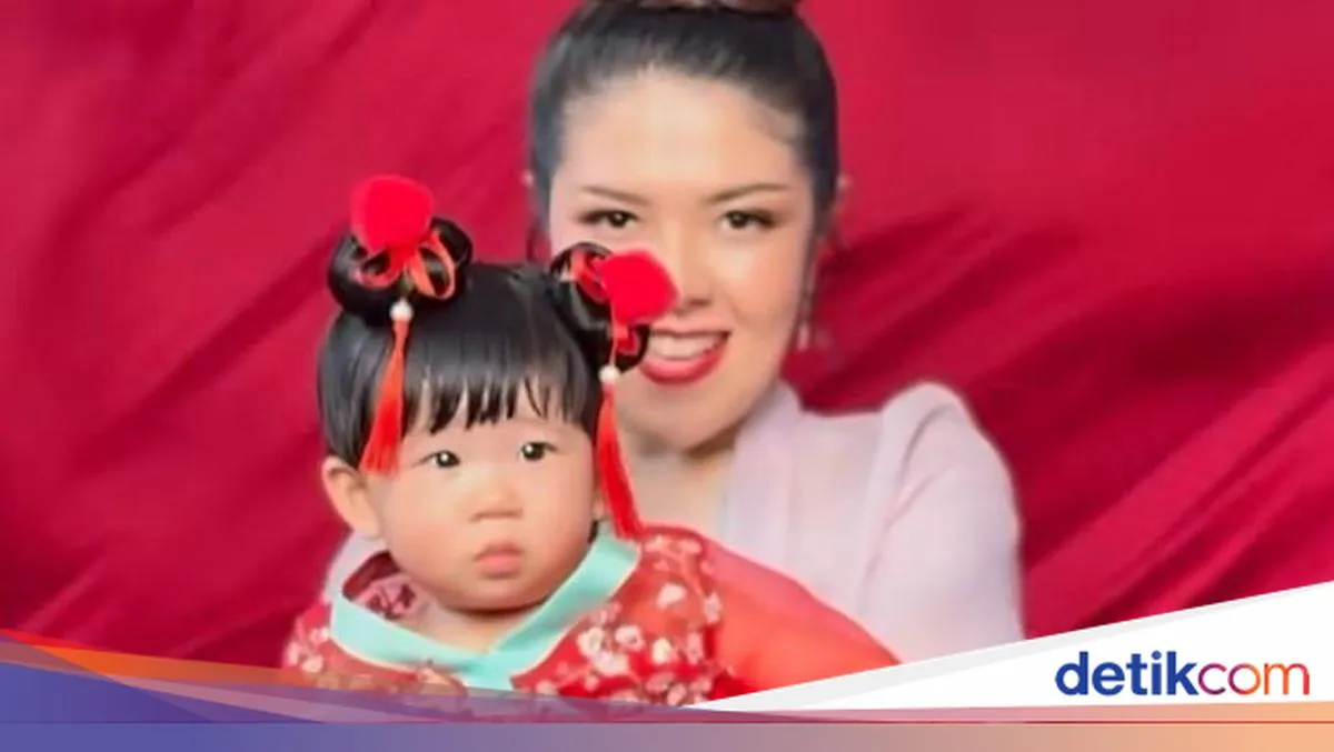 Tina Toon Ungkap Alasan Kenalkan Anak ke Publik Setelah 1 Tahun