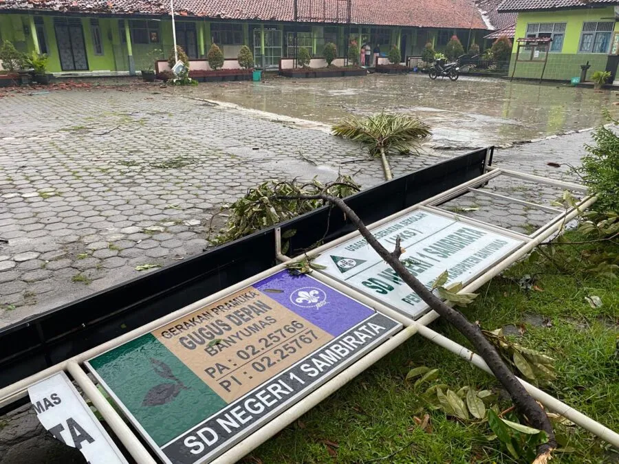 Kerusakan Parah SDN Sambirata Akibat Puting Beliung, Pembelajaran Daring Diterapkan