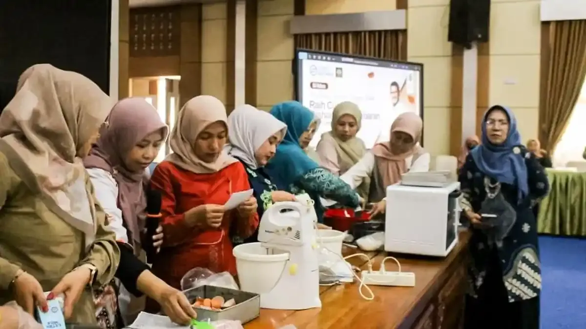 95 Ibu Rumah Tangga di Kerinci Ikuti Pelatihan Kue Kering Gluten Free