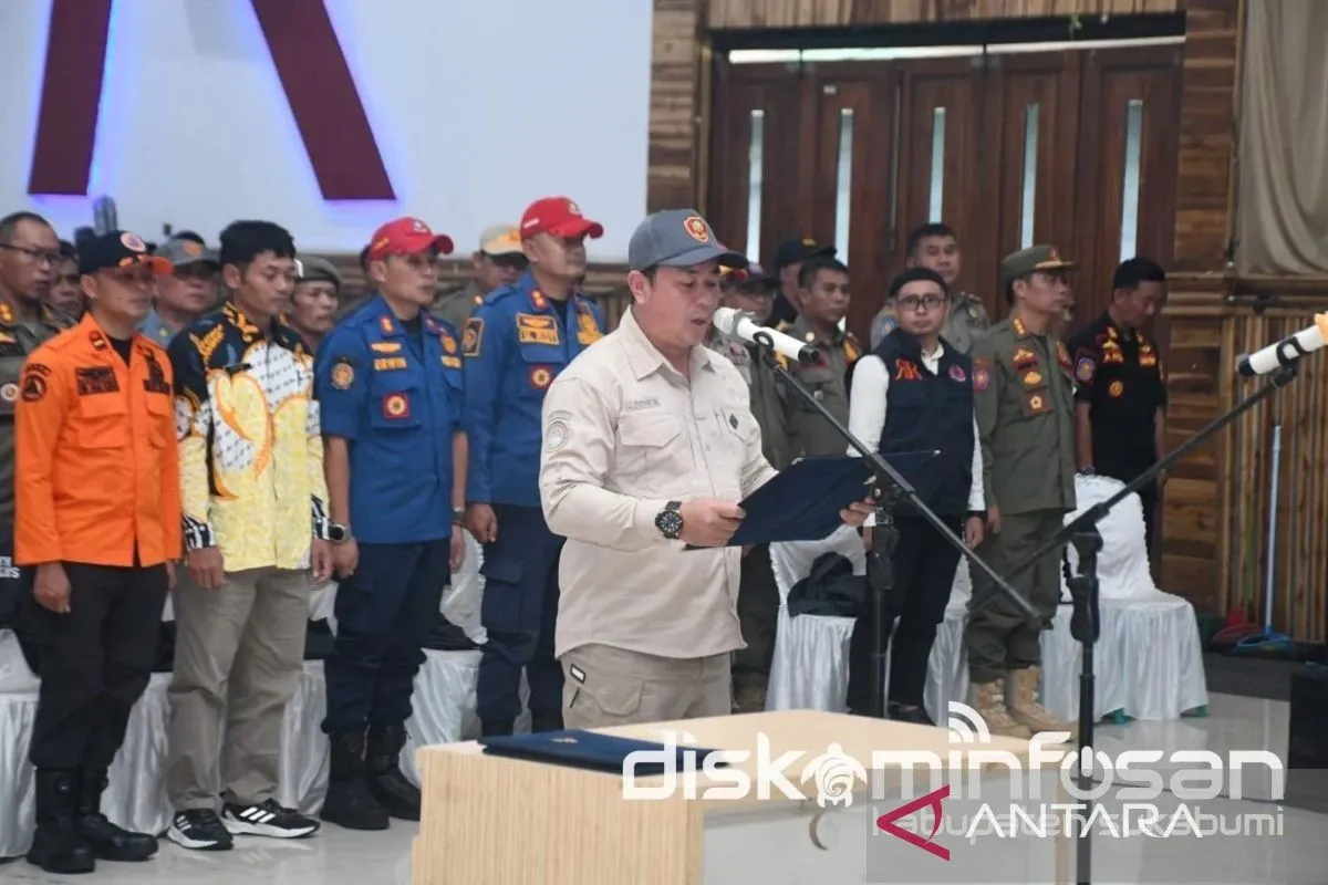 Pemkab Sukabumi Kukuhkan 11.238 Petugas Satlinmas untuk Jaga Kamtibmas