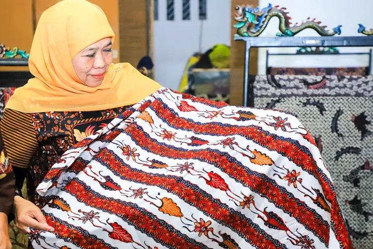 Gubernur Khofifah Ajak Generasi Muda Cintai Batik sebagai Simbol Budaya