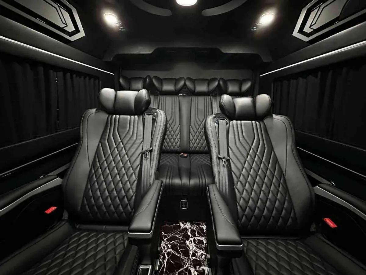 Toyota Hiace Dimodifikasi Mewah oleh Hardy Classic dengan Interior Futuristik