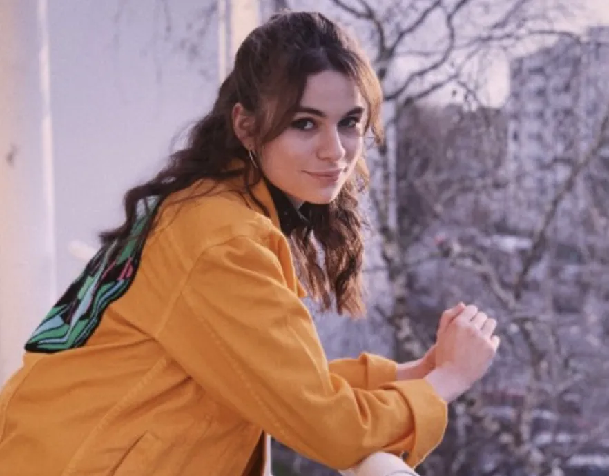 Adèle Castillon Siap Memikat Penggemar di Zénith Paris Februari 2027