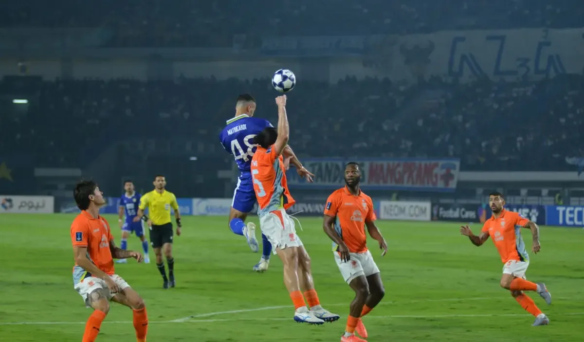 Legenda Thailand Sesali Insiden Pitch Invasion Bobotoh di Bandung