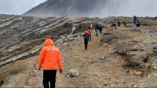 Pendaki Hilang di Kawah Ijen, Tim SAR Melakukan Pencarian Intensif