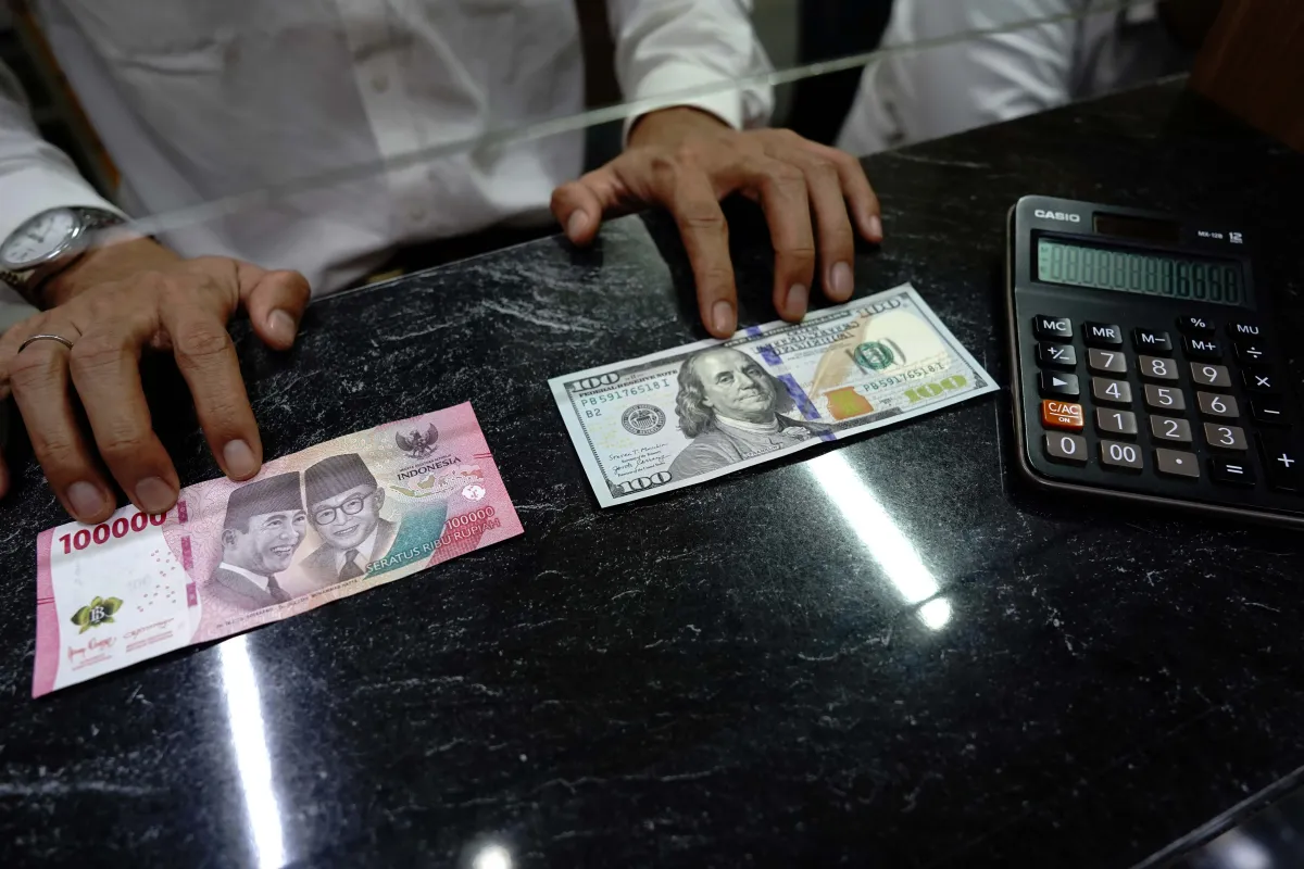 Rupiah Melemah ke Rp16.793, Tertekan Dolar AS dan Ketegangan Geopolitik