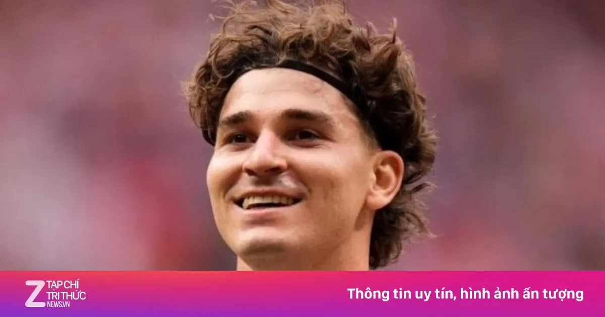 Barcelona Hadapi Tantangan Besar untuk Rekrut Julian Alvarez