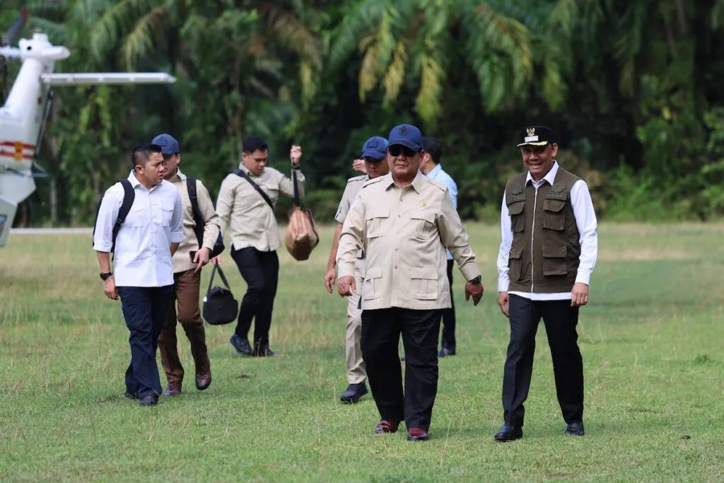 Presiden Prabowo Tinjau Pembangunan Huntara dan Kondisi Pengungsi di Agam
