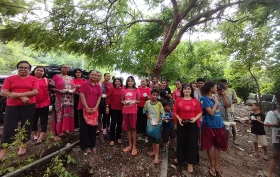Komunitas X Timor Timur Salurkan Bantuan untuk Pemulung di Kupang
