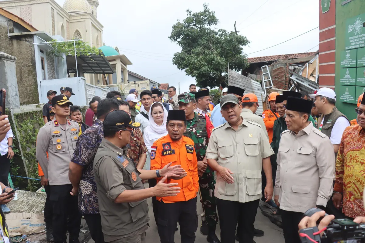 Ketua MPR Tinjau Penanganan Bencana Tanah Bergerak di Padasari