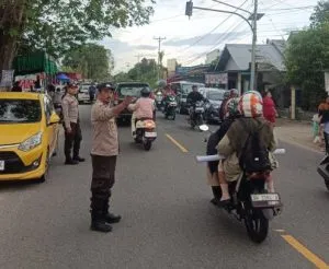 Polsek Limboto Barat Amankan Keramaian Penjualan Takjil di Desa Tunggulo