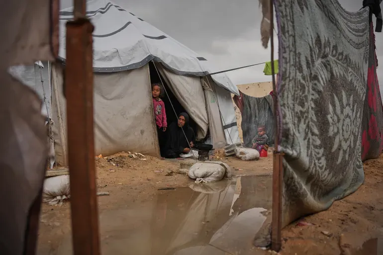 Hujan Deras Tenggelamkan Tenda Pengungsi di Gaza di Tengah Musim Dingin