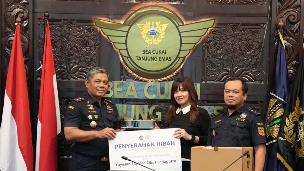 Bea Cukai Tanjung Emas Hibahkan 1.400 Karton Nampan Makanan ke Tiga Yayasan