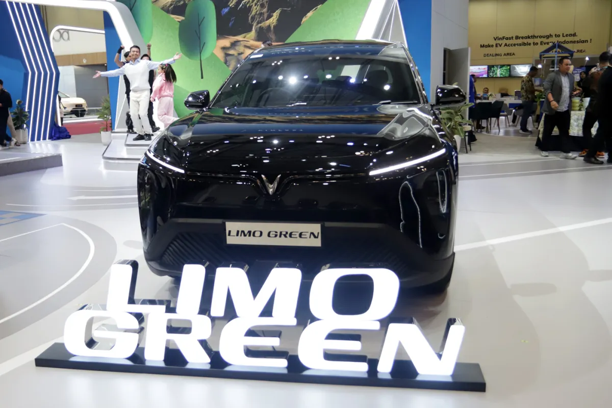 VinFast Kerja Sama Sediakan 400 Unit Limo Green untuk Transportasi Ramah Lingkungan di Indonesia