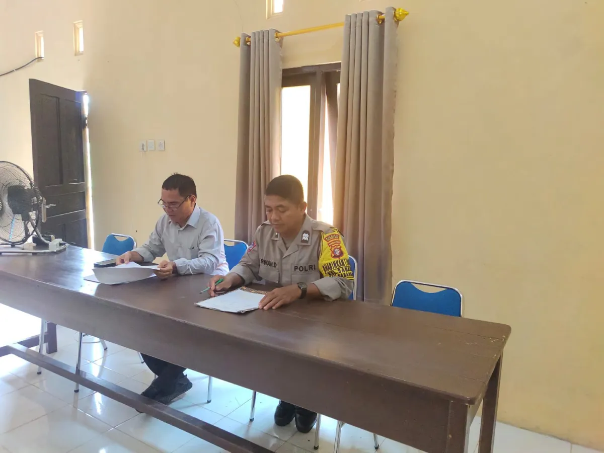 Bhabinkamtibmas Sabaru Mediasi Sengketa Lahan untuk Keharmonisan Warga