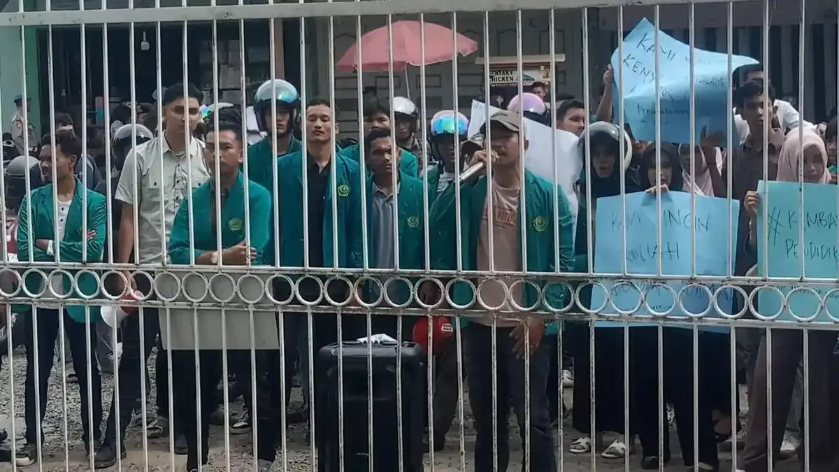 Mahasiswa Universitas Abulyatama Gelar Demo, Rektor Tanggapi Tuntutan Mereka