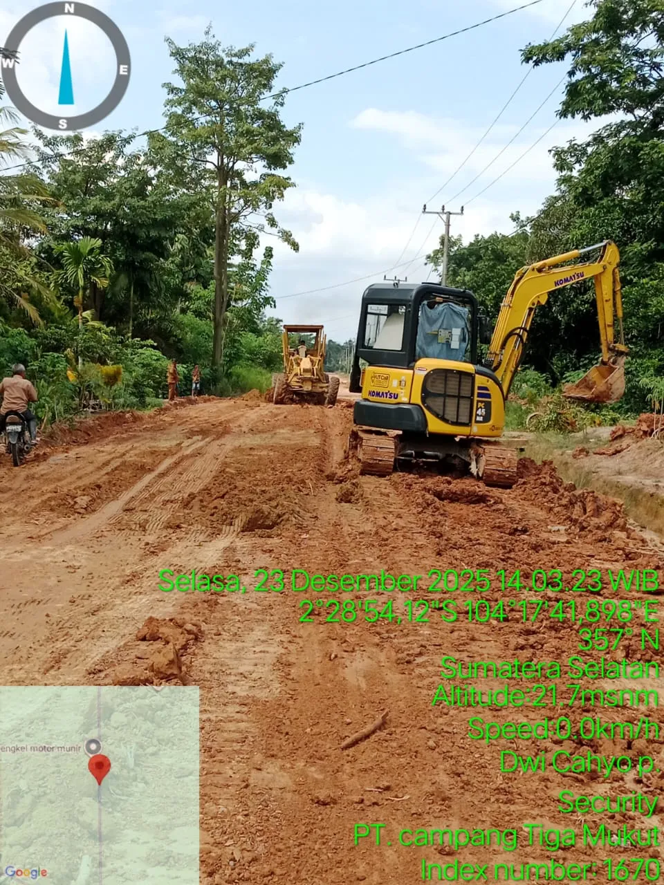 Perbaikan Jalan Poros Dusun 5 Teluk Tenggulang oleh PT. Campang Tiga