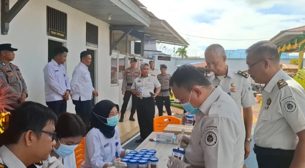 Lapas Sintang Lakukan Tes Urine 50 Pegawai untuk Deteksi Dini Narkoba