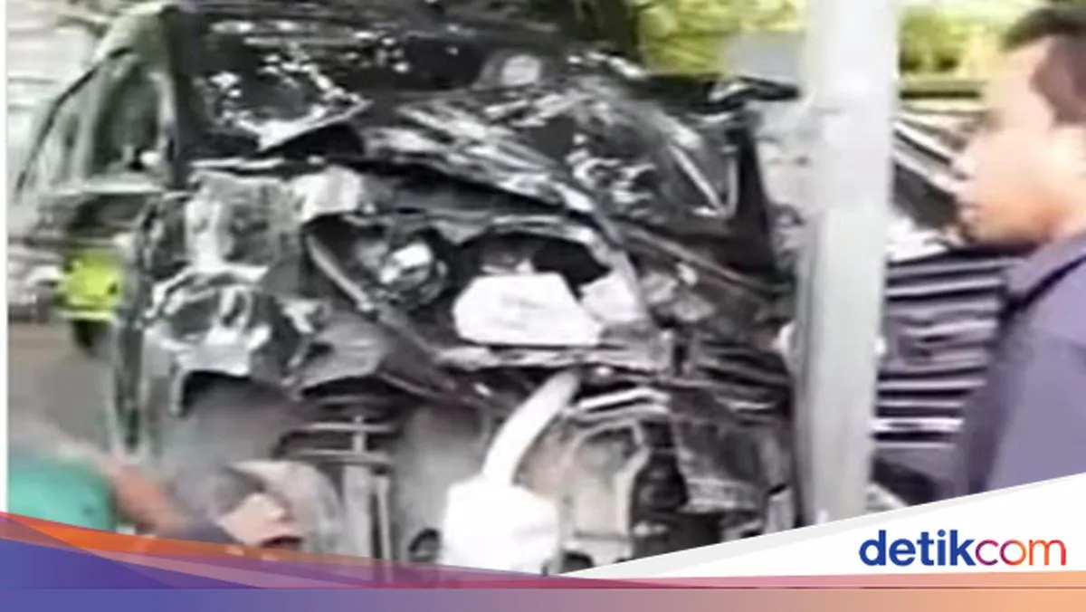 Kecelakaan Lalu Lintas di Gowa: Mobil DFSK Seruduk Avanza Parkir, Dua Orang Terluka