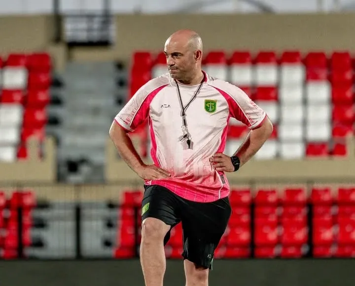 Strategi Bernardo Tavares Atur Latihan Persebaya Selama Ramadhan