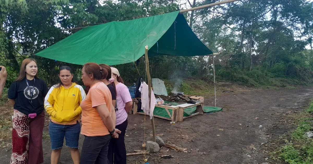 Warga Pinasungkulan Tuntut Ganti Rugi dengan Berkemah di Lokasi Tambang