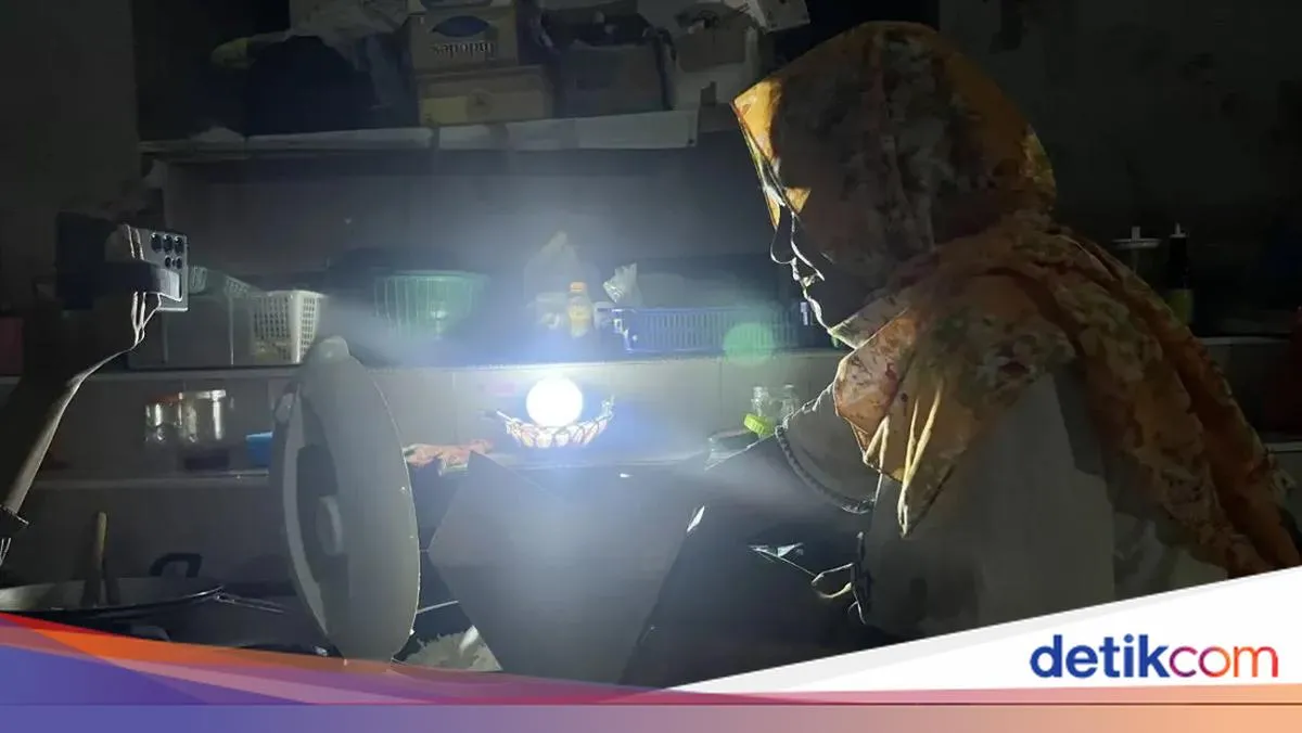 Pengungsi Aceh Manfaatkan Ramadan untuk Jualan Menu Sahur kepada Praja IPDN