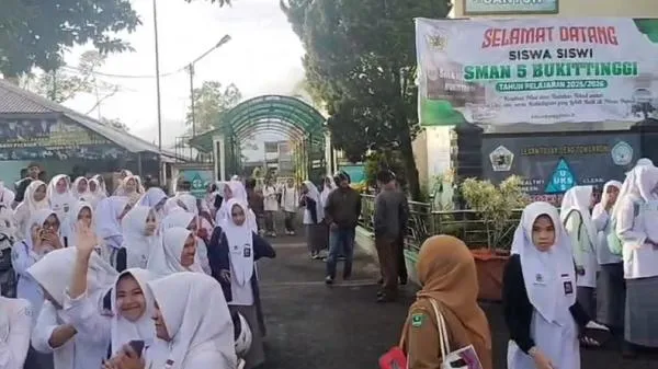 Protes Warga Terhadap Seleksi Siswa Baru di SMAN 5 Bukittinggi